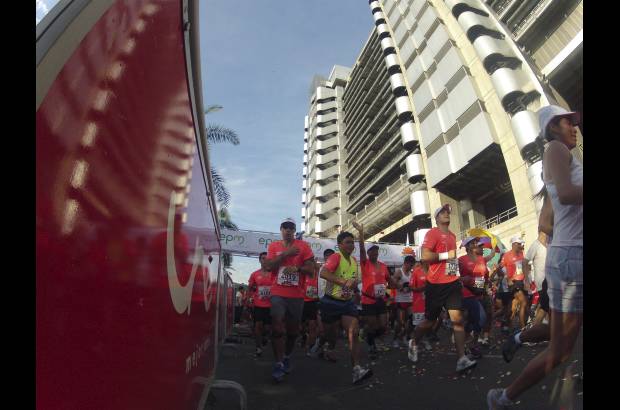 Esteban Jaramillo y Sebastián Salazar - Más de 10 mil competidores se dieron cita en esta histórica cita deportiva que se corría en las modalidades de 5, 10, 21 y 42 kilómetros.