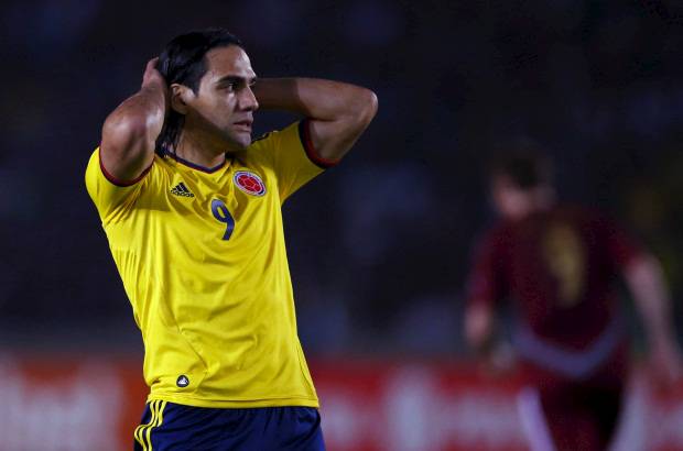 REUTERS - Falcao Garc&#237;a tuvo la &#250;nica opci&#243;n clara para el combinado patrio, pero el travesa&#241;o le neg&#243; la oportunidad de mantener la racha goleadora.
