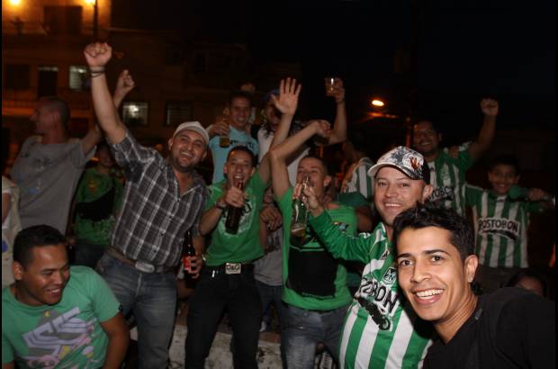 Julio C&#233;sar Herrera - Fiesta en los barrios de Medell&#237;n, en muchos rincones de Colombia y alrededor del mundo, donde hay hinchas de Nacional.