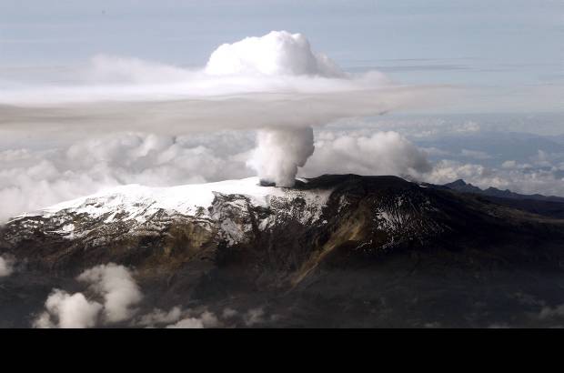 Foto Jaime P&#233;rez - Volc&#225;n Nevado del Ruiz, visto en la ruta de Bogot&#225; a Medell&#237;n.