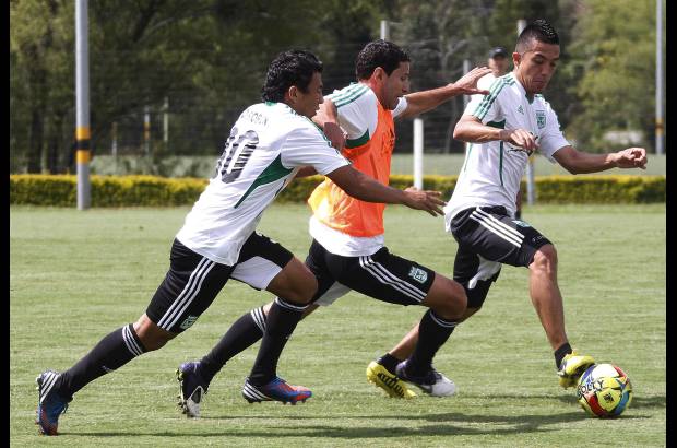 Foto R&#243;binson S&#225;enz - Elkin Calle y Julio Mora, tambi&#233;n son variantes que puede utilizar Osorio.