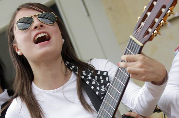 Colprensa - Celebra la M&#250;sica surgi&#243; como una oportunidad para que ni&#241;os y j&#243;venes talentosos mostraran sus avances musicales, como lo realizaron este domingo a lo largo y ancho del pa&#237;s, en algunos lugares desde antes del amanecer.