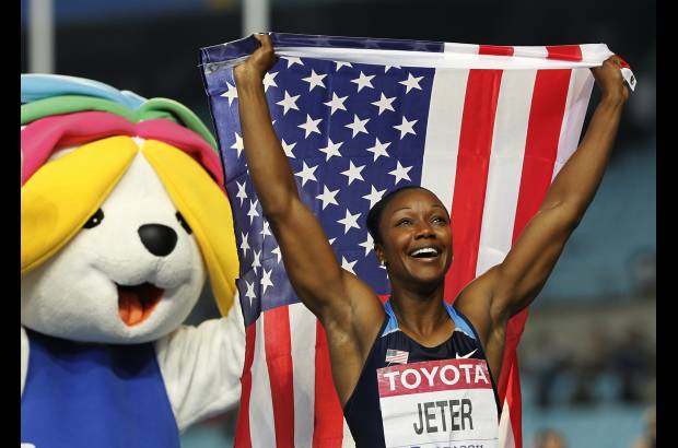 AP - Carmelita Jeter devolvió el título de 100 metros a Estados Unidos después de dos Mundiales de triunfos jamaicanos batiendo por siete centésimas, con un tiempo de 10.90, a Veronica Campbell, campeona en 2007.