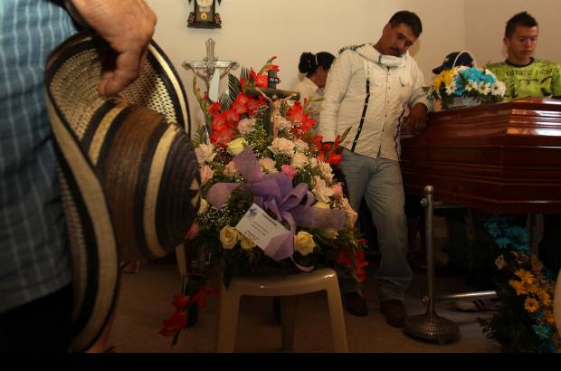 Hern&#225;n Vanegas - Las v&#237;ctimas fueron identificadas como los esposos Argiro de Jes&#250;s Ayala Ayala, de 41 a&#241;os, y Sandra Yaneth Hincapi&#233;, de 31, as&#237; como sus hijos, una ni&#241;a de seis a&#241;os, un beb&#233; de seis meses y dos ni&#241;os de nueve y diez a&#241;os.