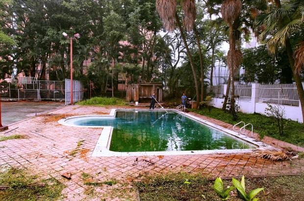 FOTO ARCHIVO EL COLOMBIANO - Entre las excentricidades del extinto capo est&#225; la construcci&#243;n de un edificio de ocho pisos llamado M&#243;naco, en el barrio El Poblado, uno se los sectores m&#225;s exclusivos de la ciudad de Medell&#237;n. En &#233;l habitaba parte de su familia y que sufri&#243; un fuerte atentado con carro bomba por parte del Cartel de Cali, con quien mantuvo una sangrienta guerra.