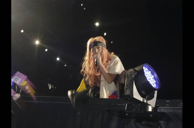 Cortes&#237;a Laura Beatriz Castro - Lady Gaga luci&#243; en cada canci&#243;n un vestuario diferente. Se destacaron las prendas futuristas y las de grandes firmas de dise&#241;o.