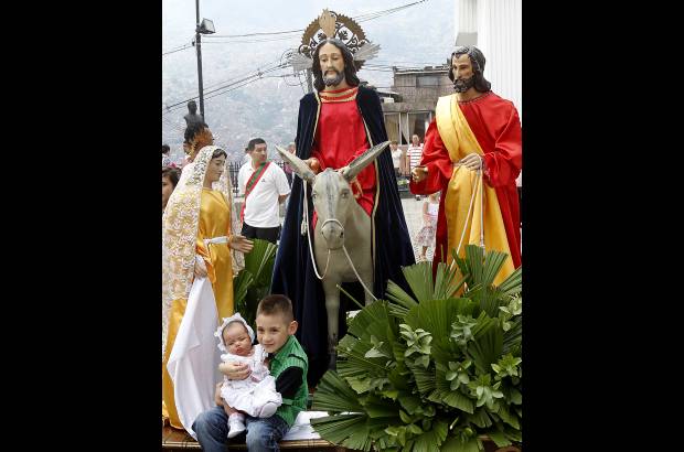 Jaime P&#233;rez - En la parroquia Santuario San Judas Tadeo del barrio Castilla se hizo la bendici&#243;n y la procesi&#243;n de ramos. Cientos de personas asistieron a l acto de qda inicio a la Semana Santa.
