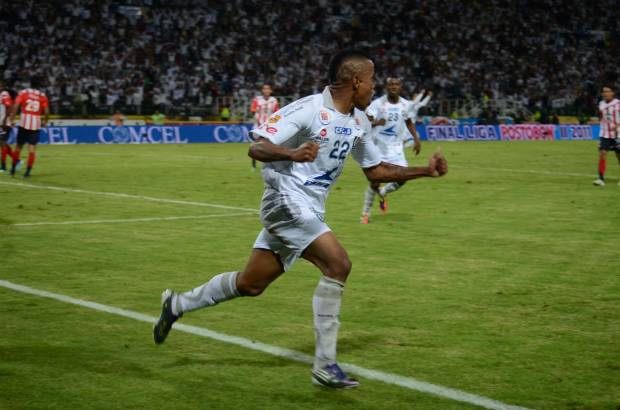 Colprensa - En tiempo reglamentario el delantero John Fredy Pajoy puso en ventaja al equipo de Manizales en la agon&#237;a del primer tiempo.