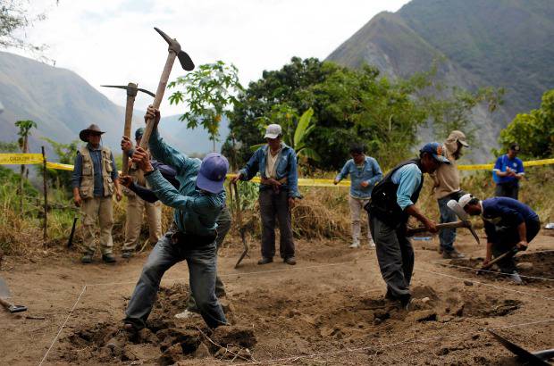 AP - La fiscalía de derechos humanos de la región Ayacucho ha iniciado una investigación preliminar pese a que tampoco posee los nombres de los perpetradores.