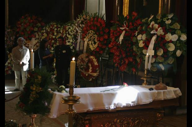 REUTERS - Los restos fueron velados por amigos, familiares y autoridades en el Ayuntamiento lisboeta, donde se celebr&#243; la ceremonia de despedida.