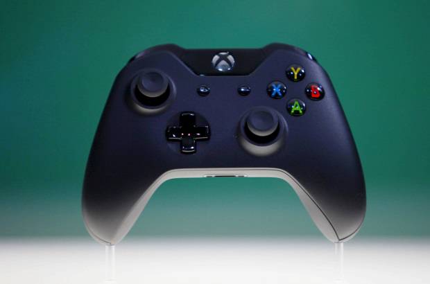 REUTERS - Microsoft, Sony y Nintendo est&#225;n utilizando sus &#250;ltimas consolas no solo para atraer jugadores, sino tambi&#233;n para dominar la sala de estar.