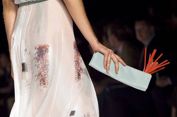 Reuters - La Semana de la Moda de Nueva York arranc&#243; el pasado jueves con las apuestas del franc&#233;s Max Azria para BCBG y cerrar&#225; el 13 de septiembre con los dise&#241;os de Calvin Klein y Ralph Lauren.