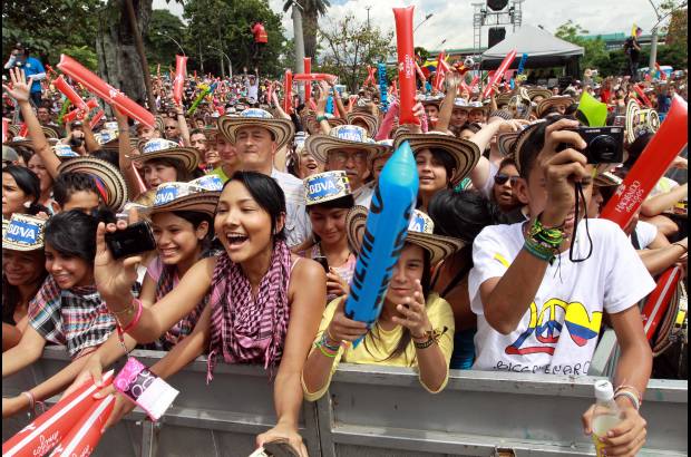 Manuel Saldarriaga - Por lo menos tres mil personas gozaron con las voces de Andr&#233;s Cepeda, la Red Nacional de Coros, Alejo Garc&#237;a, El grupo Putumayo, Mr. Bleat y el Grupo Gal&#233; en una tarde soleada en Carabobo Norte.