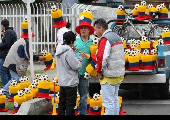 Hern&#225;n Vanegas - La fiesta Tricolor se apoder&#243; de la capital horas antes del compromiso.