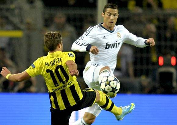 AP - Real Madrid intentó por la banda izquierda y fueron Cristiano Ronaldo y Fabio Coentrao los que por momentos forzaron al Dortmund a cometer repetidas faltas.
