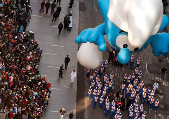 Reuters - Durante un d&#237;a soleado, los tradicionales globos gigantes, recorrieron la gran manzana.
