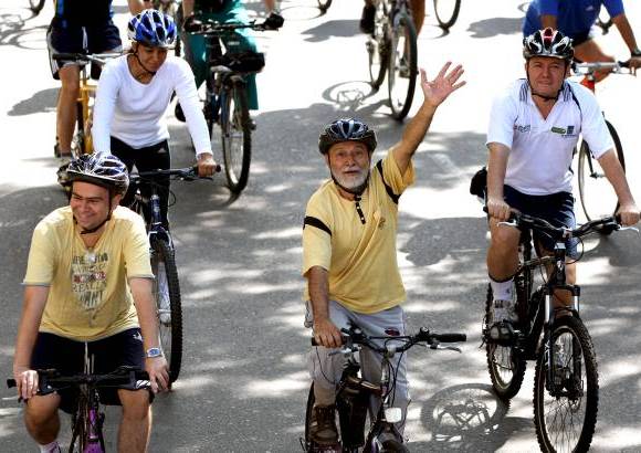 Juan Antonio Sánchez - Este domingo se realizó el Ciclopaseo por las calles de Medellín con motivo del Día de la Bicicleta. Pequeños y grandes disfrutaron del recorrido que reunió a la familia y los amigos. Todos compartieron el lema del evento: En bici somos más felices.