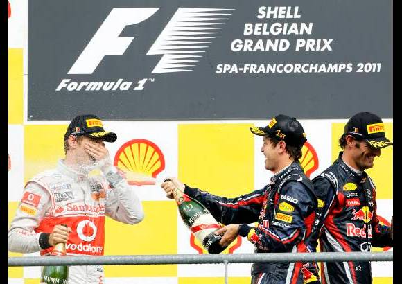 Reuters - Sebastian Vettel estuvo acompa&#241;ado en el podium por Mark Webber y Jenson Button.