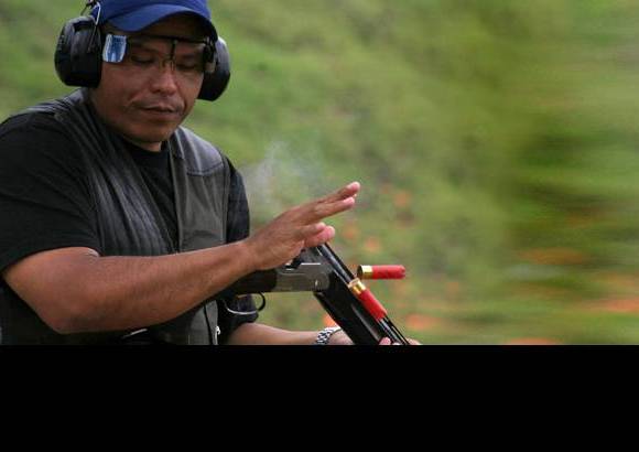 - El monteriano Nicolás Tordecilla se colgó dos medallas de oro en la jornada del tiro deportivo. Logró el primero en la modalidad trap (fosa), y se unió a Danilo Caro para ganar la misma competencia, pero por equipos. Fueron los primeros metales de oro para Colombia en el tiro deportivo.