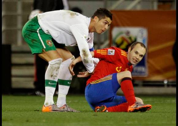 AP - Cristiano Ronaldo comentó que se sentía destrozado, completamente desolado, frustrado y con una tristeza inimaginable y apuntó que como capitán siempre ha asumido y asumirá sus responsabilidades.