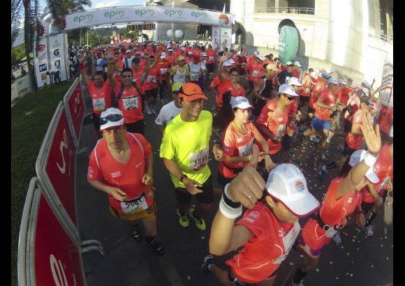 Esteban Jaramillo y Sebastián Salazar - Más de 10 mil competidores se dieron cita en esta histórica cita deportiva que se corría en las modalidades de 5, 10, 21 y 42 kilómetros.