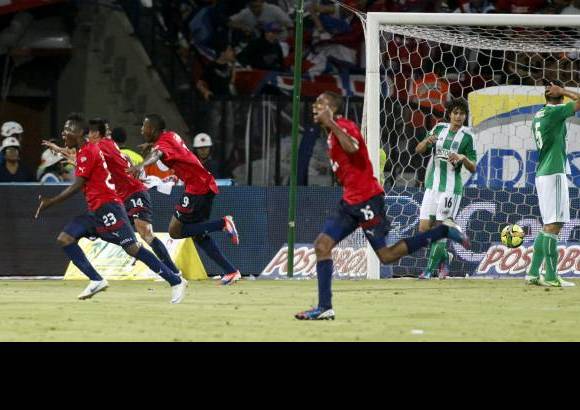 Foto Manuel Saldarriaga - Con mucha euforia los jugadores del DIM gritaron el gol que los dej&#243; de primeros del grupo.