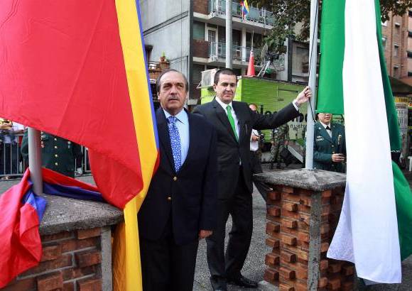 R&#243;bison S&#225;enz - Con la presencia del gobernador de Antioquia, Luis Alfredo Ramos, el secretario de Gobierno de Medell&#237;n, Juan Felipe Palau, autoridades eclesi&#225;sticas, mandos militares y poblaci&#243;n en general se conmemor&#243; el D&#237;a de la Independencia de Colombia. Con un sentido homenaje a los pr&#243;ceres de la patria y al libertador, Sim&#243;n Bol&#237;var se record&#243; aquella fecha memorable.