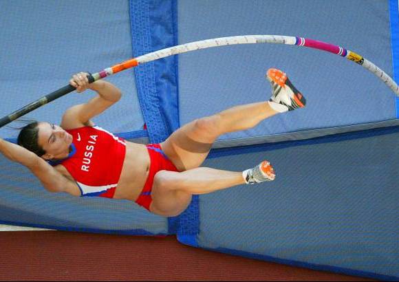 Archivo - La atleta Yelena Isinb&#225;yeva compite en salto con p&#233;rtiga. Gan&#243; oro en los ol&#237;mpico de 2004 y 2008, adem&#225;s es la actual campeona europea. La rusa ha batido la plusmarca mundial de salto con p&#233;rtiga femenino en 28 ocasiones.