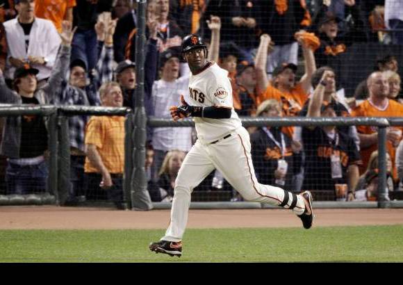 AP - Un jonrón solitario del campocorto colombiano contra C.J. Wilson quebró un empate sin carreras en el quinto inning y después agregó un sencillo que produjo dos anotaciones en el octavo, y sus Gigantes de Francisco despacharon 9-0 a los Rangers de Texas para tomar una ventaja 2-0 en la Serie.