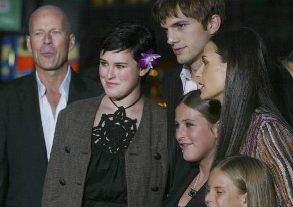 Cortes&#237;a - Nacida en la localidad de Roswell, en Nuevo M&#233;xico, Demi Moore, estuvo casada con el actor Bruce Willis durante catorce a&#241;os.