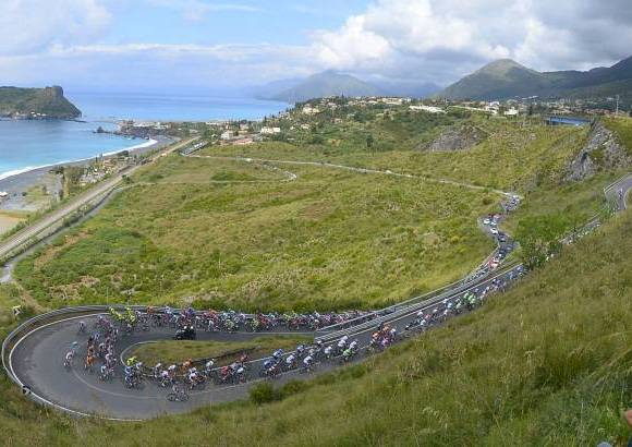AP - El ciudbolivarense Carlos Alberto Betancur (Ag2r) lleg&#243; dentro del grupo de punta y se sit&#250;a entre los tres primeros de la general de los j&#243;venes.