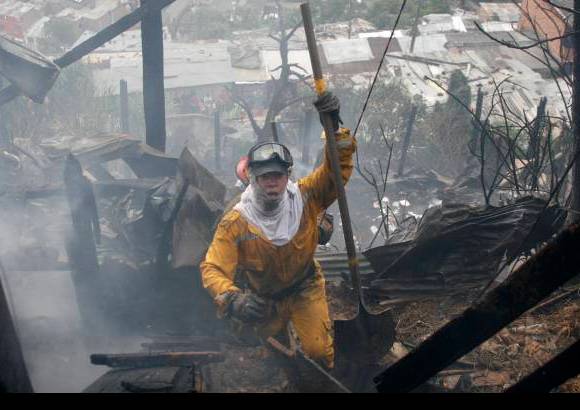 Esteban Vanegas - La emergencia dej&#243; 20 personas damnificadas, que pr&#225;cticamente quedaron en la calle y con la ropa que ten&#237;an puesta.