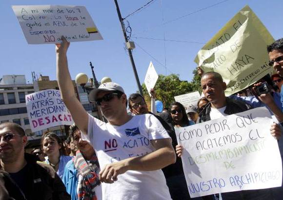 Colprensa - Cientos de personas se congregaron en varias ciudades de Colombia y el mundo, para protestar contra el fallo de la Corte Internacional de Justicia que le quit&#243; a Colombia cerca de 75 mil kil&#243;metros cuadrados de mar.