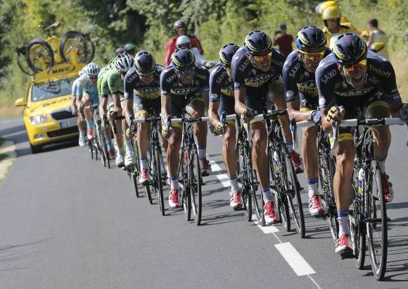 - Alberto Contador (Saxo Bank) sacó partido a la fuga final y le descontó 1.09 al líder Froome.