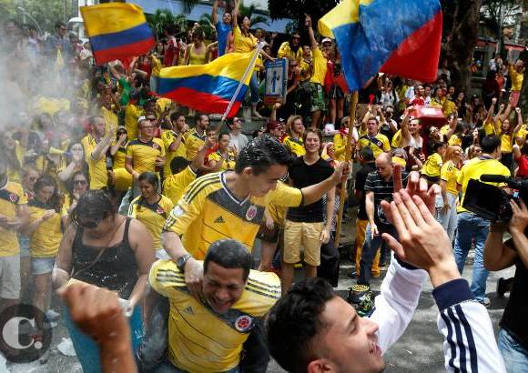 JULIO C&#201;SAR HERRERA - En Medell&#237;n, la fiesta por el triunfo de Colombia en el debut del Mundial de Brasil-2014, no fue inferior a lo vivido en el mism&#237;simo estadio Mineirao de Belo Horizonte. En el Parque Lleras, Plaza Mayor y La Mota el triunfo de la tricolor se vivi&#243; con mucha euforia.