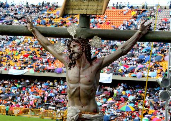 Juan Antonio Sánchez - Más de treinta y cinco mil personas celebraron el Pentecostés, la fiesta católica más grande del año.