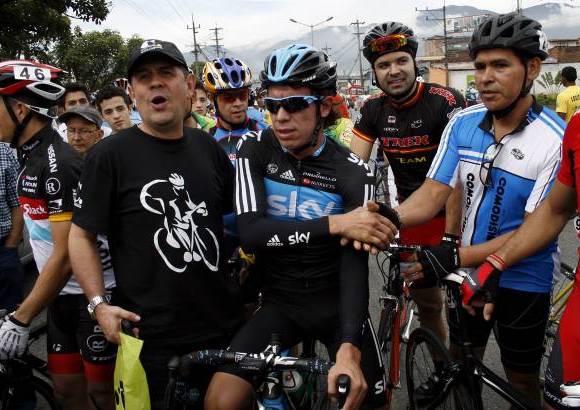 Manuel Saldarriaga - Nadie quería dejar escapar la oportunidad de tomarse una foto con el medallista olímpico.