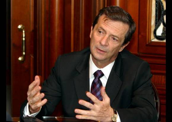 Foto Colprensa - El exministro de Interior y Justicia, Fernando Londo&#241;o Hoyos, result&#243; ileso este martes en un atentado terrorista en Bogot&#225;.
