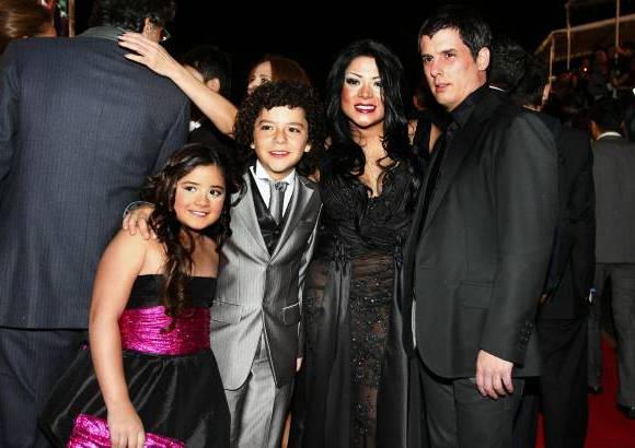 Mauricio Alvarado-Colprensa - La cantante y actriz Marbelle asisti&#243; con toda su familia a la gala de los Premios TV y Novela en Bogot&#225;.