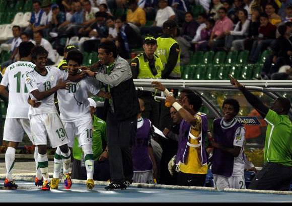 Colprensa - Una defensa desordenada y el mal estado físico de algunos jugadores guatemaltecos permitieron que Arabia le ajustara media docena de goles.