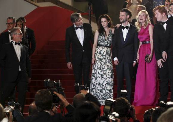FOTO REUTERS - Les acompañaba todo el equipo masculino de la película: Viggo Mortensen, Tom Sturridge Garrett Hedlund y Sam Reily.