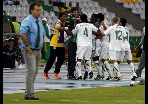 Colprensa - Los goles de Yahya Dagriri, Yasir Alfahmi, Mohammed Alfatil, Fhad Almuwallad, Ibrahim Alibrahim y Salem Aldawsari les dieron a los hijos del desierto el boleto para octavos de final y la garantía de jugar sin presión ni necesidad ante Nigeria, el favorito, el próximo sábado en el estadio Hernán Ramírez Villegas de Pereira.