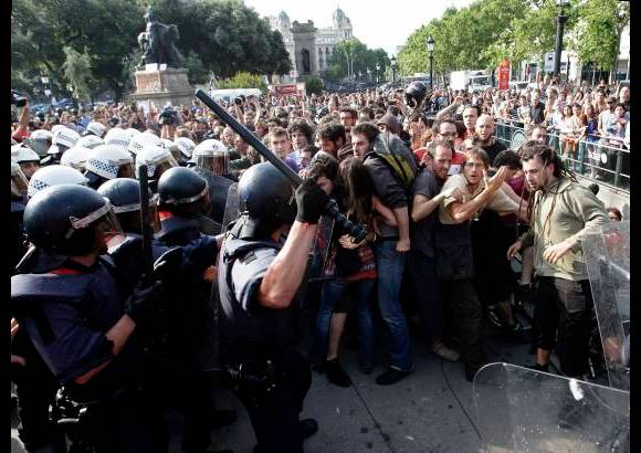 Reuters - El llamado "movimiento 15-M" o de "los indignados", que se aglutinó a través de Internet y atrajo una gran atención internacional, surgió en un país que sigue sufriendo las consecuencias de la crisis económica, con el índice de desempleo más elevado de la Unión Europea.