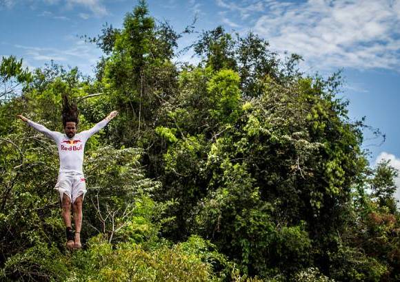 FOTO CORTESIA - COLPRENSA - Adem&#225;s de ejecutar sus mejores saltos, Orlando intercambi&#243; costumbres, comparti&#243; experiencias, disfrut&#243; del paisaje y vivi&#243; las maravillas de este hermoso lugar, l&#237;nea imaginaria que divide a estos tres pa&#237;ses latinoamericanos.