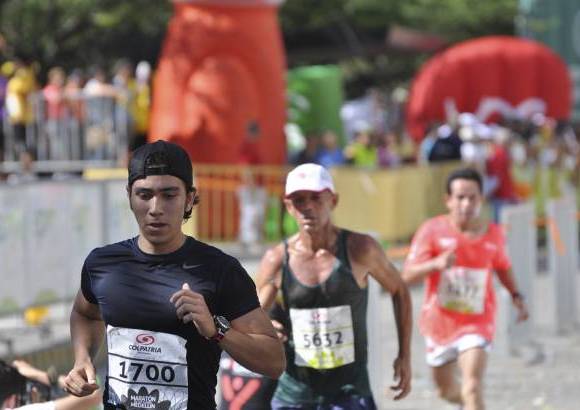 Esteban Jaramillo y Sebasti&#225;n Salazar - M&#225;s de 10 mil competidores se dieron cita en esta hist&#243;rica cita deportiva que se corr&#237;a en las modalidades de 5, 10, 21 y 42 kil&#243;metros.