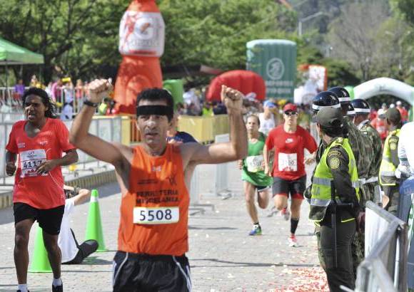 Esteban Jaramillo y Sebasti&#225;n Salazar - M&#225;s de 10 mil competidores se dieron cita en esta hist&#243;rica cita deportiva que se corr&#237;a en las modalidades de 5, 10, 21 y 42 kil&#243;metros.