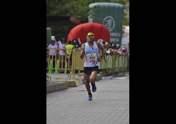 Esteban Jaramillo y Sebasti&#225;n Salazar - M&#225;s de 10 mil competidores se dieron cita en esta hist&#243;rica cita deportiva que se corr&#237;a en las modalidades de 5, 10, 21 y 42 kil&#243;metros.