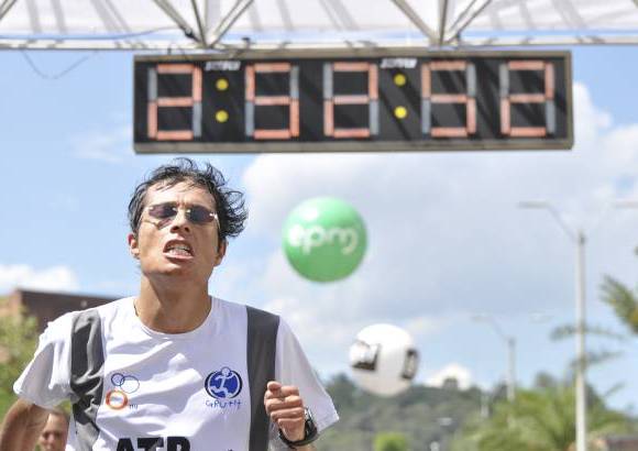 Esteban Jaramillo y Sebasti&#225;n Salazar - M&#225;s de 10 mil competidores se dieron cita en esta hist&#243;rica cita deportiva que se corr&#237;a en las modalidades de 5, 10, 21 y 42 kil&#243;metros.
