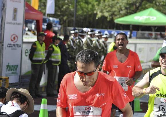 Esteban Jaramillo y Sebasti&#225;n Salazar - M&#225;s de 10 mil competidores se dieron cita en esta hist&#243;rica cita deportiva que se corr&#237;a en las modalidades de 5, 10, 21 y 42 kil&#243;metros.