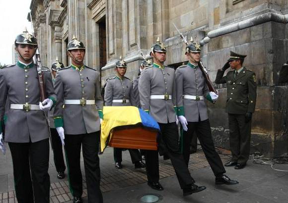 Ra&#250;l Palacios, Colprensa - En esta zona de Bogot&#225;, se observaron vidrios rotos por todos lados.